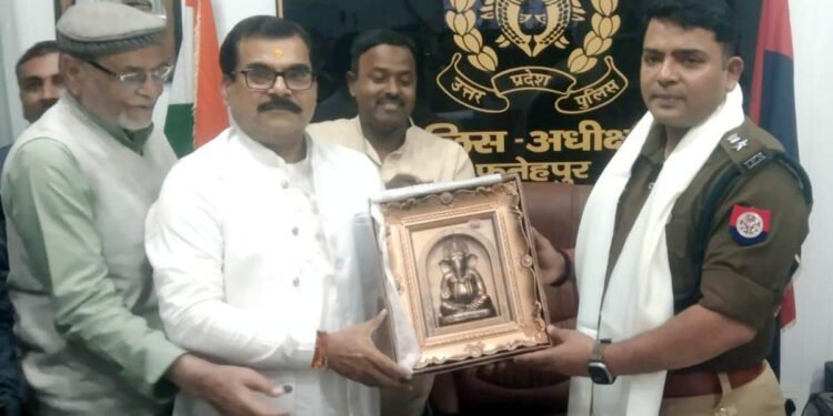 व्यापार मंडल ने एसपी को किया सम्मानित