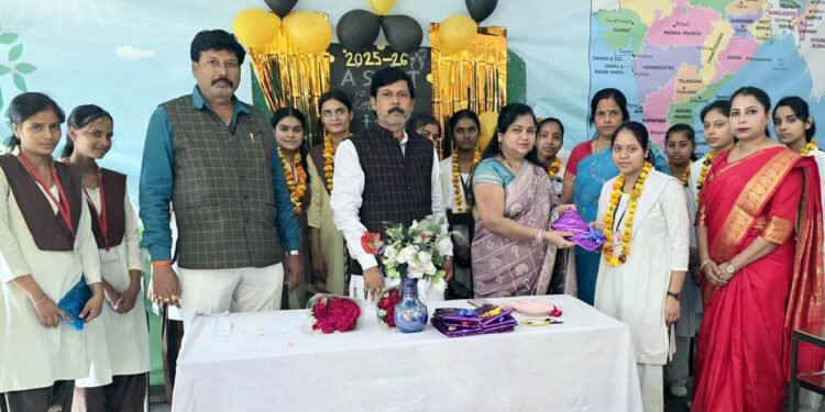 लाल बहादुर शास्त्री बालिका इंटर कालेज में हुआ विदाई समारोह