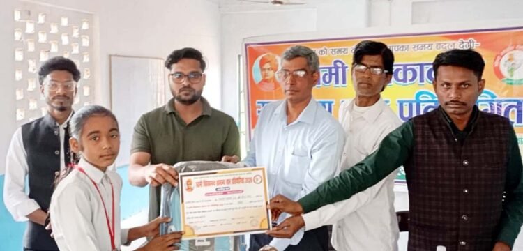 सामान्य ज्ञान प्रतियोगिता में पारूल रही अव्वल