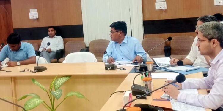 स्कूल चलो अभियान को लेकर व्यापक कराएं प्रचार-प्रसार: डीएम