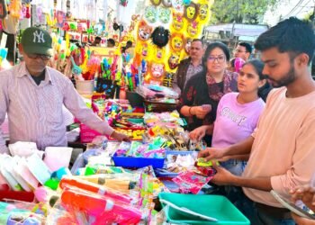 फागुन गीतों के बीच जिले भर में हुआ होलिका दहन