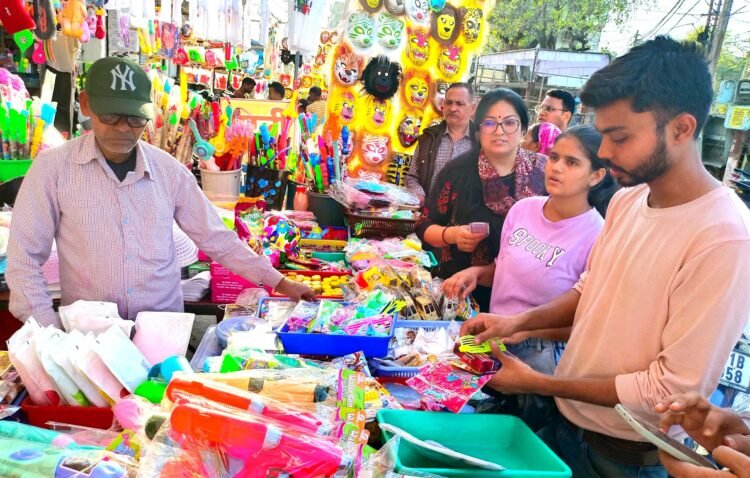 फागुन गीतों के बीच जिले भर में हुआ होलिका दहन