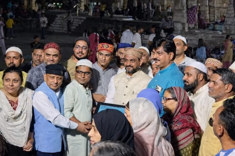 इश्क़-ए-इफ्तार कार्यक्रम में उमड़ा जनसैलाब, सरखेज़ रोज़ा में दिखी एकता की झलक