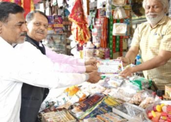 सादर स्नेह निमंत्रण के साथ व्यापारी भाइयों को किया आमंत्रित