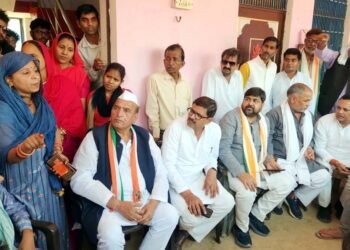 मृतक बीएलओ के घर पहुंचा प्रदेश कांग्रेस का प्रतिनिधिमंडल