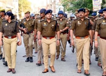 होली व रमजान पर्व को लेकर पुलिस ने किया फ्लैग मार्च
