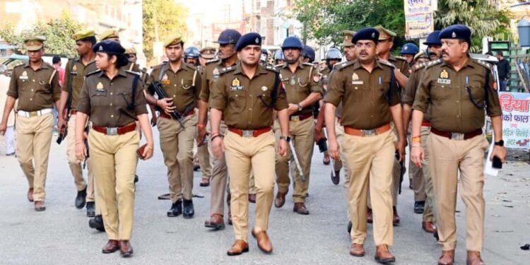 होली व रमजान पर्व को लेकर पुलिस ने किया फ्लैग मार्च