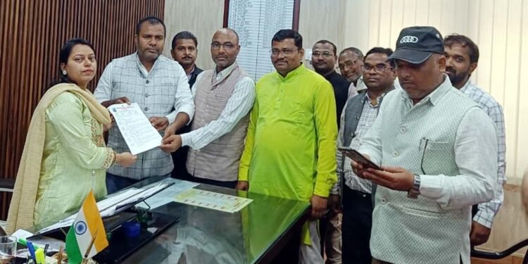 एआरपी प्रतिनिधिमंडल ने अधिकारियों को दी होली बधाई