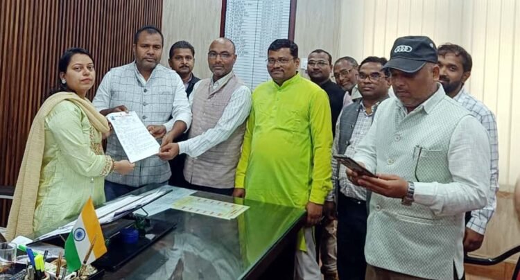 एआरपी प्रतिनिधिमंडल ने अधिकारियों को दी होली बधाई