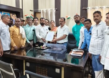 राजपुर में रोजगार सेवकों ने बीडीओ को सौंपा ज्ञापन