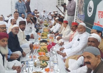 सपा नेता के रोजा इफ्तार में मांगी गई मुल्क में अमन चैन की दुआएं
