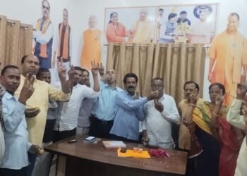 मिष्ठान वितरण कर मनाई खुशियां