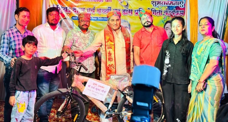 आदर्श होली में सांस्कृतिक कार्यक्रमों ने जीता दिल