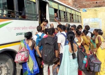 होली में घर वापसी की मशक्कत, ट्रेनें व बसें फुल