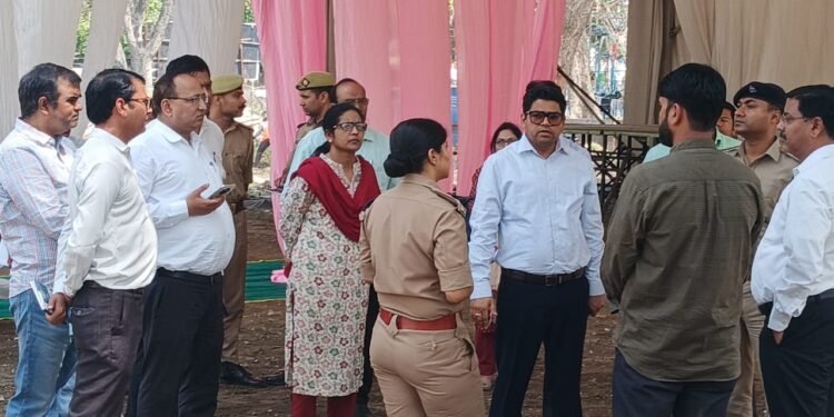 डीएम व एसपी ने हमीरपुर महोत्सव की तैयारियो को जांचा, दिए आवश्यक निर्देश