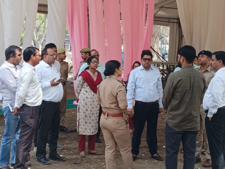डीएम व एसपी ने हमीरपुर महोत्सव की तैयारियो को जांचा, दिए आवश्यक निर्देश