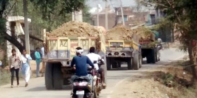सत्ता के साए में धड़ल्ले से हो रहा मिट्टी खनन