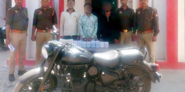 छिनैती कांड का खुलासा, तीन आरोपी बुलेट व माल सहित गिरफ्तार