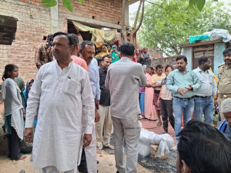 शिक्षामित्र की मौत पर मुआवजे की मांग