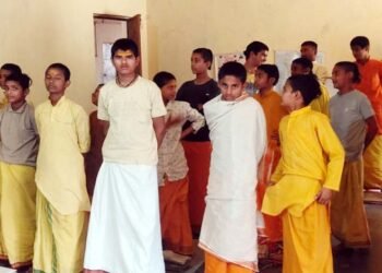 विद्यालय व घर में स्वच्छता रखना बेहद जरूरी: डा. अनुराग