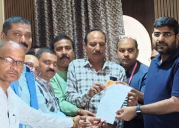 पत्रकार अग्निवेश मृत्यु प्रकरण में पत्रकारों ने डीएम से आर्थिक सहयोग व शस्त्र लाइसेंस की मांग, एसएसपी से निष्पक्ष जांच व आरोपियों की गिरफ्तारी की उठाई जोरदार आवाज