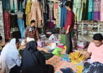 ईद करीब बाजारों में बढ़ी रौनक