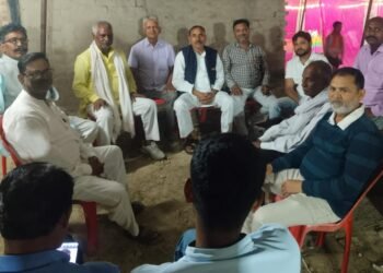 इजूरा मोड़ से संकठन घाट तक जर्जर सड़क से बढ़ी परेशानी, ग्रामीणों ने जताई चिंता