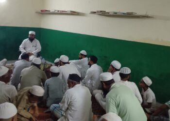 तरावीह मुकम्मल होने पर सजी दीन की महफिल