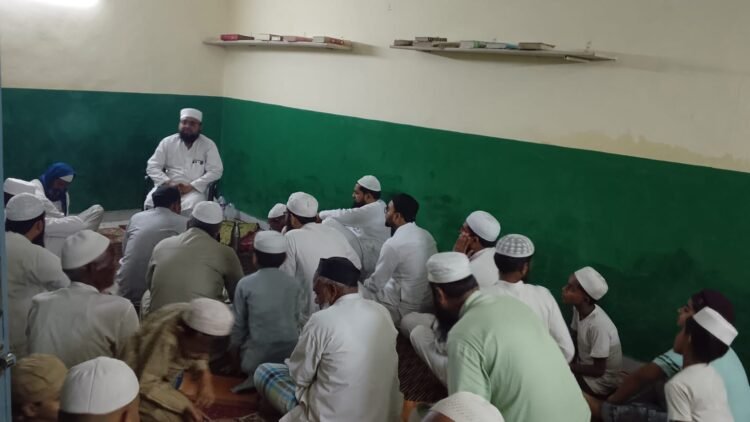 तरावीह मुकम्मल होने पर सजी दीन की महफिल