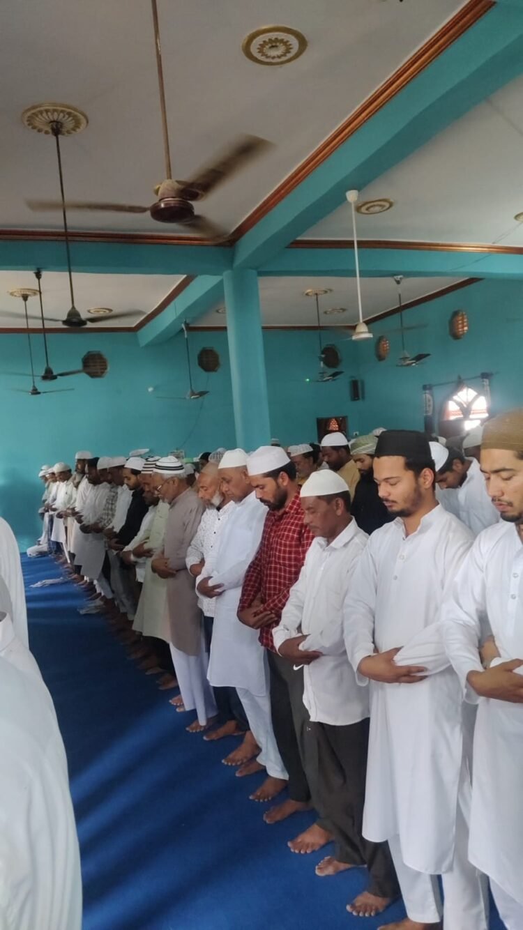 अलविदा जुमे की नमाज में मुल्क में अमन चैन की मांगी दुआ