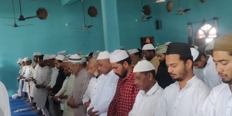 अलविदा जुमे की नमाज में मुल्क में अमन चैन की मांगी दुआ