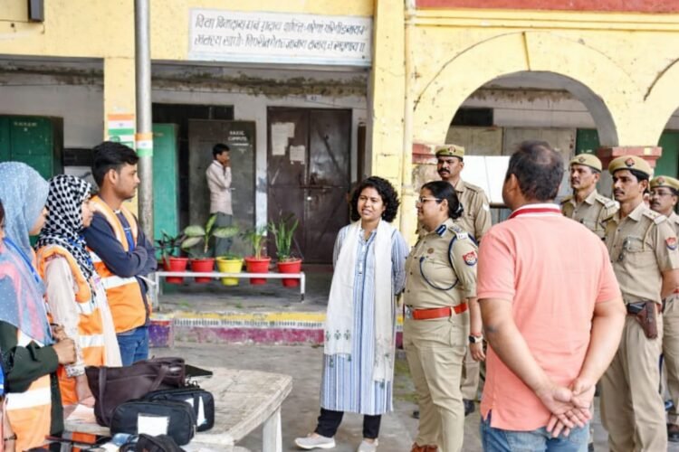 कड़ी सुरक्षा के बीच हुई यूपी पुलिस भर्ती परीक्षा, 3446 अभ्यर्थी रहे अनुपस्थित