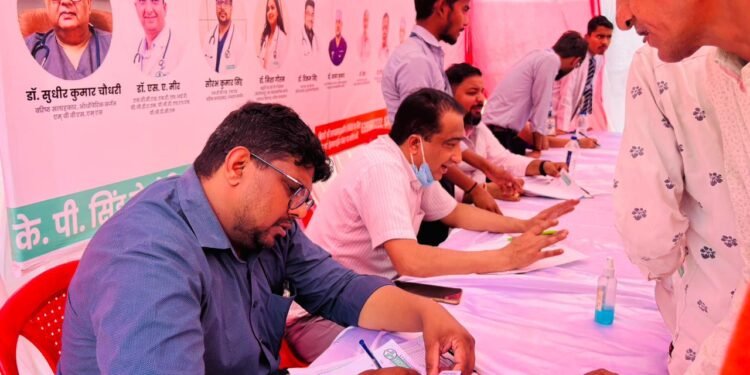 निःशुल्क मेडिकल हेल्थ कैंप सैकड़ों मरीजों का हुआ इलाज