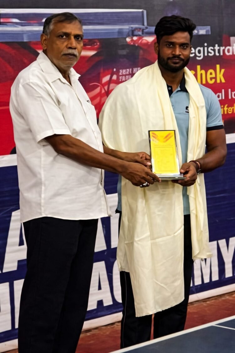 पैरा पावरलिफ्टिंग खिलाड़ी विनय कुमार पर 40 लाख की धन वर्षा से खिलाड़ियों में खुशी की लहर।