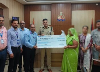 खाकी का सम्मान: शहीद की तरह विदा हुए रामकेवल यादव, परिवार को मिला 1 करोड़ का सुरक्षा कवच