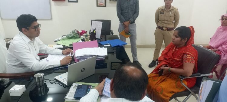 जनसुनवाई में डीएम का सख्त रुख, 93 शिकायतों पर त्वरित कार्रवाई के निर्देश