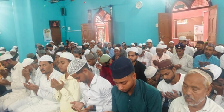 अलविदा जुमा की नमाज दो बार अदा की गई