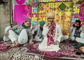 सुल्तानपुर घोष में रूहानी महफिल, दस्तारबंदी के बाद उलेमाओं की मौजूदगी में दीन-ए-इस्लाम का पैगाम