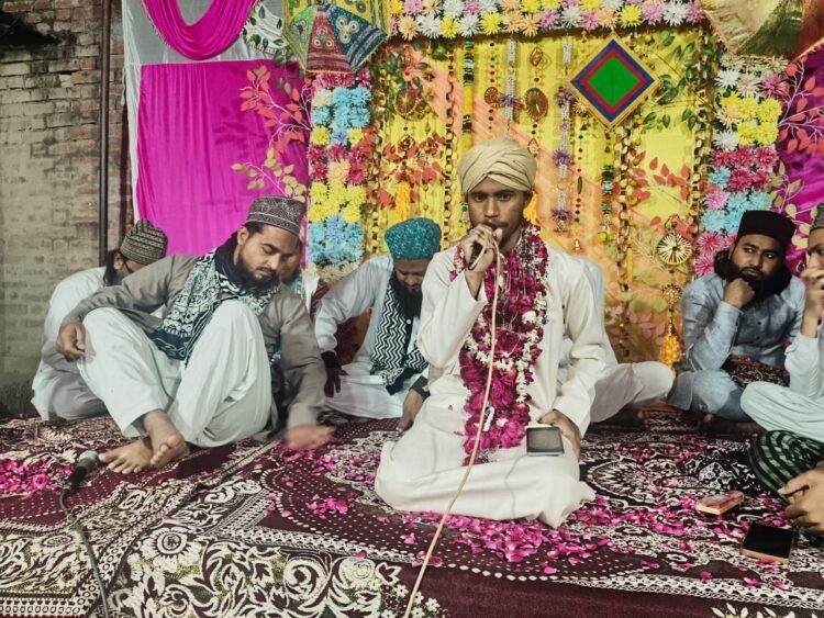 सुल्तानपुर घोष में रूहानी महफिल, दस्तारबंदी के बाद उलेमाओं की मौजूदगी में दीन-ए-इस्लाम का पैगाम