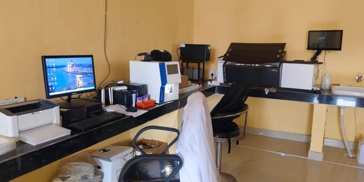 राजपुर पीएचसी लैब में जांचें ना होने से मरीज परेशान