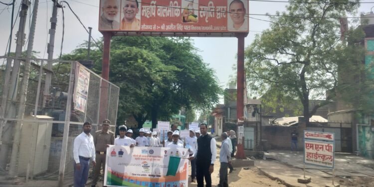 यमुना नदी अमराहट घाट पर श्रमदान कर स्वछता का दिया संदेश।