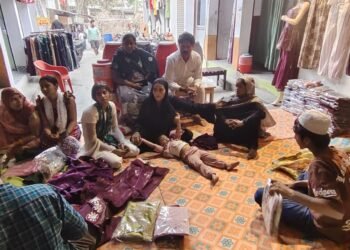 ईद पर बाजार गुलजार, इबादत के साथ खरीदारी में जुटे रोजेदार