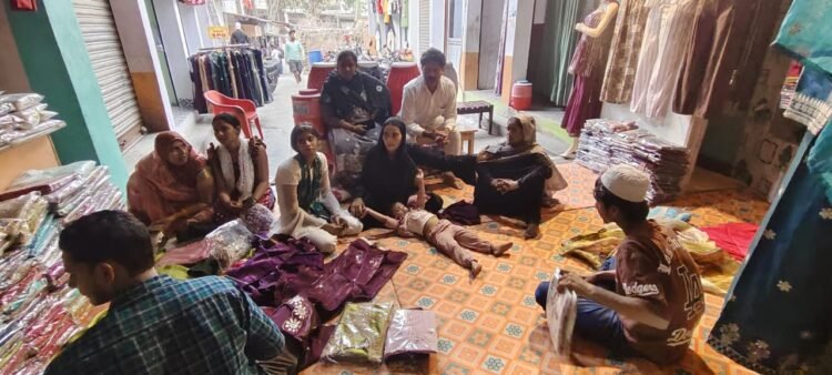 ईद पर बाजार गुलजार, इबादत के साथ खरीदारी में जुटे रोजेदार