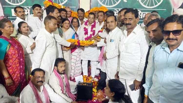सपा के नवमनोनीत प्रदेश सचिव जगनायक सिंह यादव का पार्टीजनों ने किया जोरदार स्वागत