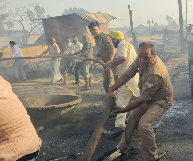 अमरपुर अग्निकांड में चौकी इंचार्ज सुशील तिवारी बने हीरो: जान जोखिम में डाल बचाए ग्रामीणों के आशियाने