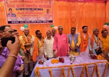 मौदहा में मनोनीत सभासदों ने ली शपथ, पहले बहिष्कार के बाद हुआ कार्यक्रम