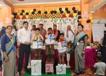 सिकंदरा तहसीलदार ने छात्रों को किया पुरस्कृत