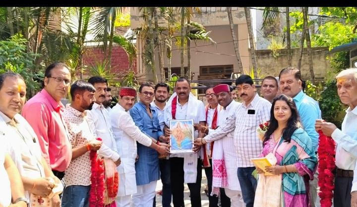 भारतीय वालीबॉल महासंघ के राष्ट्रीय उपाध्यक्ष बनाए जाने पर महापौर अशोक तिवारी को बधाई