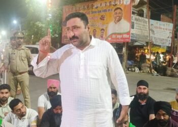 राकेश टिकैत की गिरफ्तारी के विरोध में निघासन में किसान आंदोलन