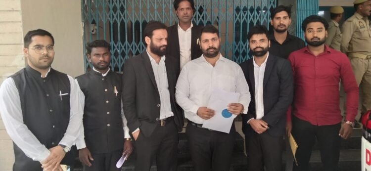 हाईकोर्ट के आदेश के बाद भी कब्रिस्तान भूमि पर निर्माण जारी, रोक की मांग